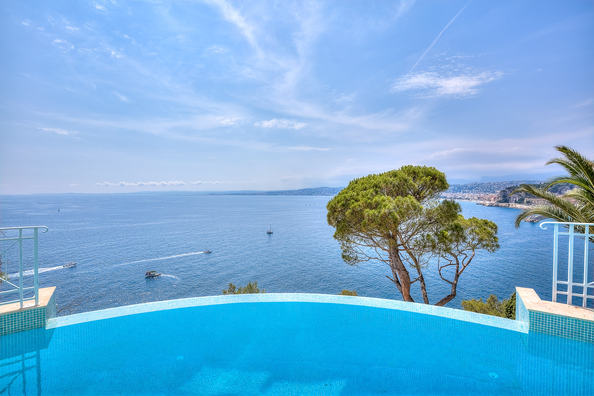 Cap de Nice - Exceptionnelle villa 320m2, piscine et vue pan 